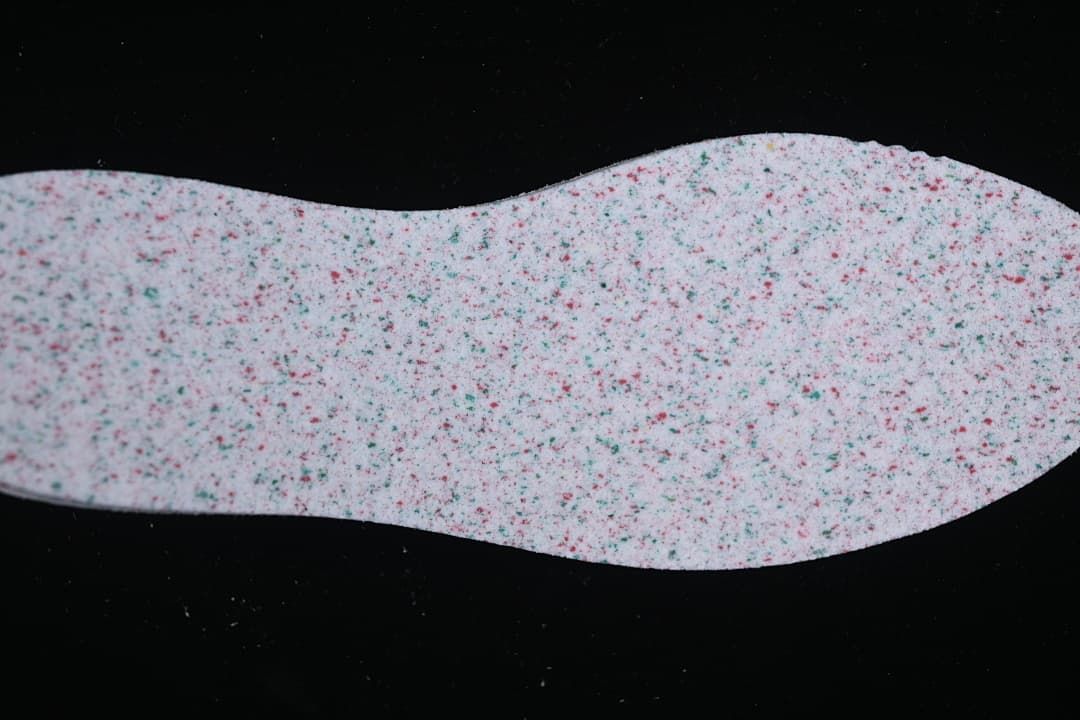Speckled removable insole shown separately