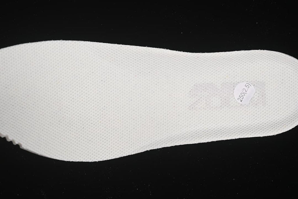 Close-up of the textured shoe insert showing a 250/2.5 sticker.