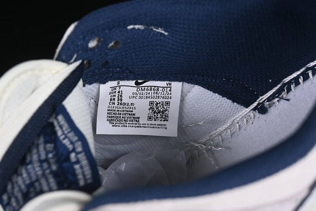 Inside shoe label showing style code DM6868-014 and EU size 41.