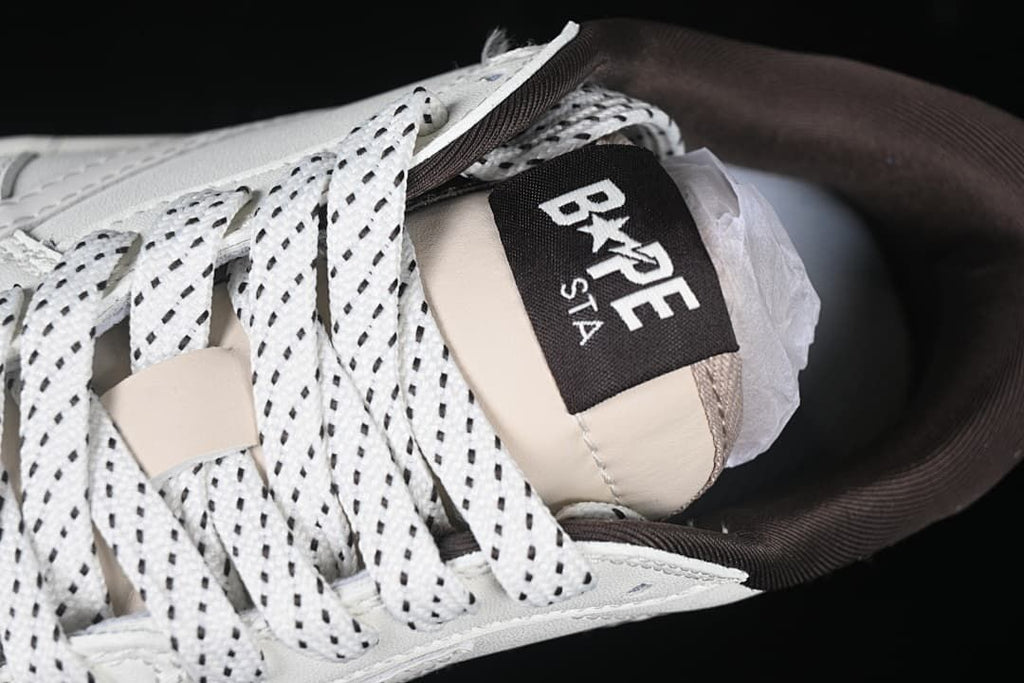 Close-up of the tongue label, laces, and dark collar lining