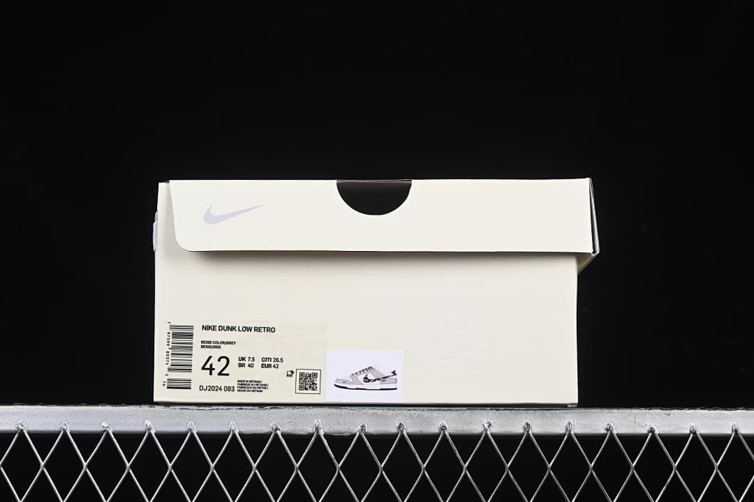 Nike Dunk Low Retro shoebox label showing size 42 and style code DJ2024-083