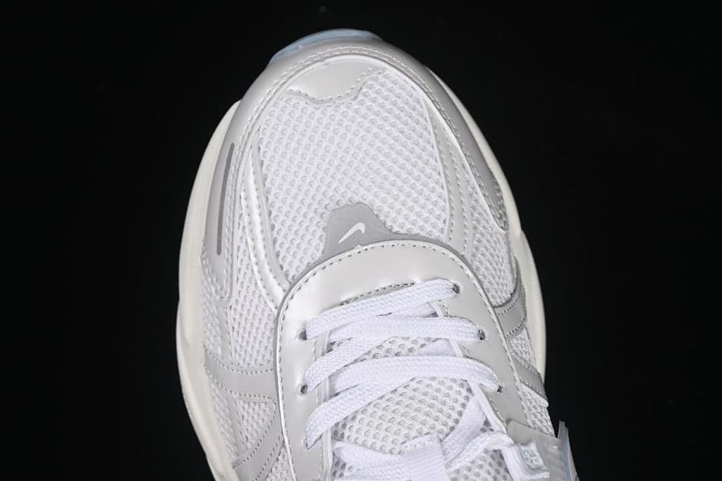 Top view of the mesh toe box and lace-up front