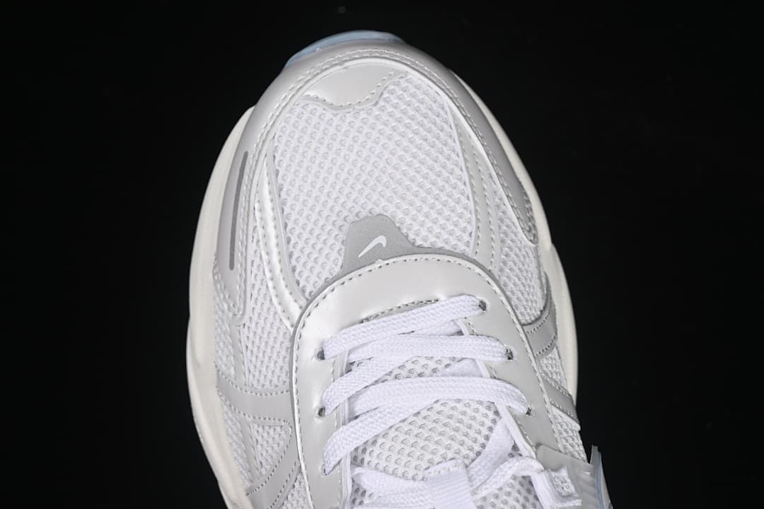 Top view of the mesh toe box and lace-up front