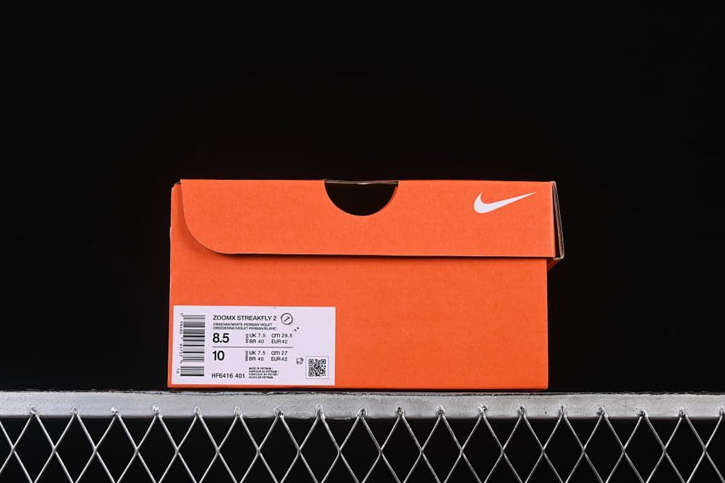 Orange shoe box label identifying ZoomX Streakfly 2, style code HF6416-401 and sample size.