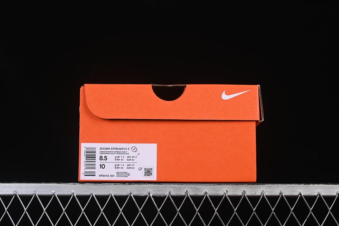 Orange shoe box label identifying ZoomX Streakfly 2, style code HF6416-401 and sample size.
