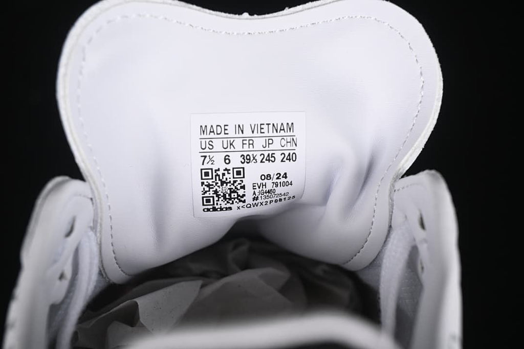 Sneaker tongue size label showing a photographed sample size.