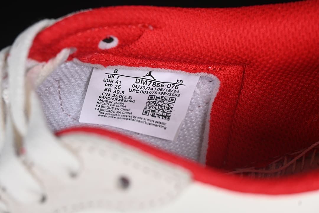 Close-up of the red padded collar and visible shoe size label.