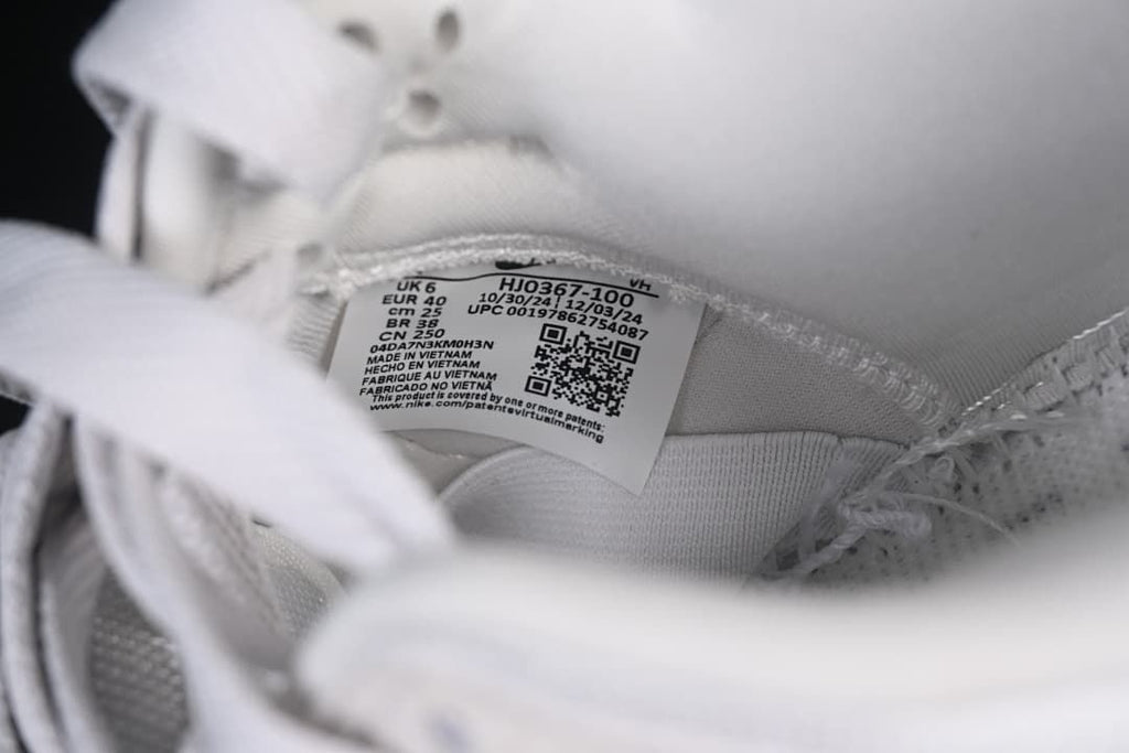 Inside shoe size label showing EU 40 and style code HJ0367-100