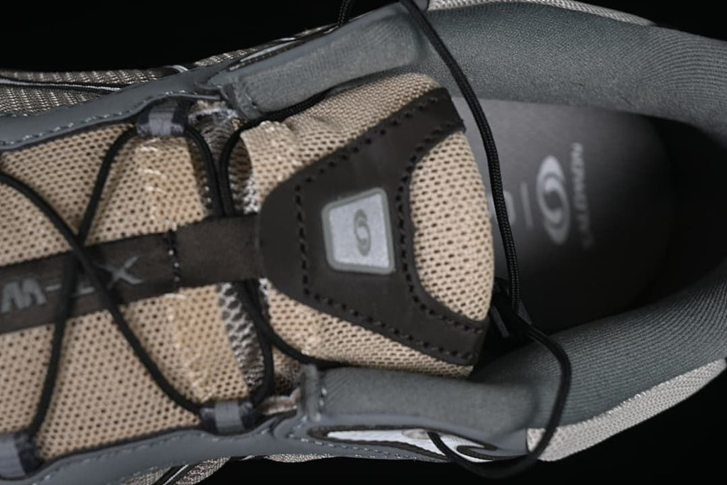 Close-up of the mesh-look tongue and quick-lace-style lacing.