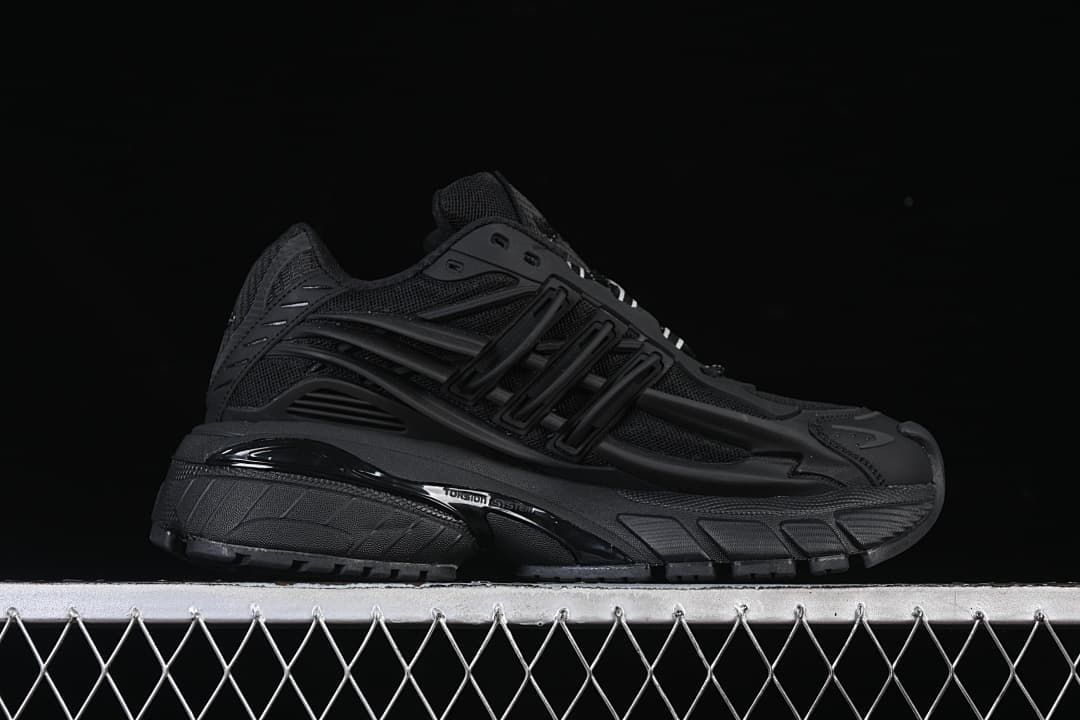 Side profile showing the black upper and sculpted sole.