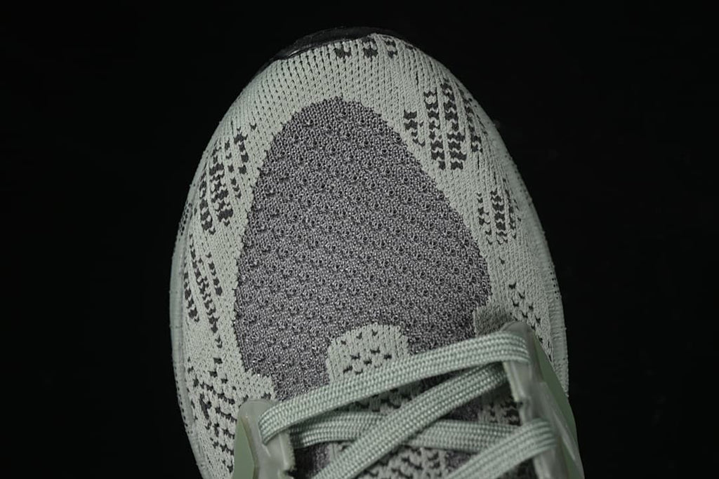 Top view of the knit toe area with contrasting pattern