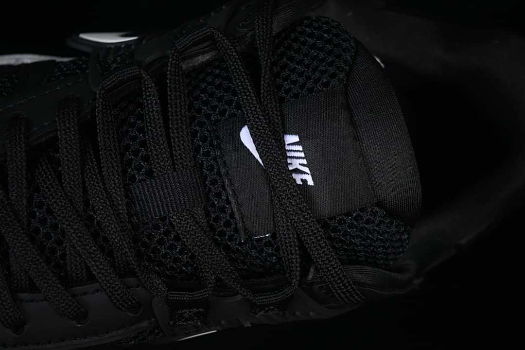 Top close-up of the mesh tongue and lace area.
