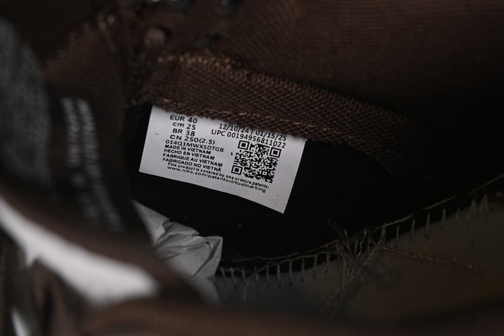Interior size label showing EU 40 and other size-system equivalents