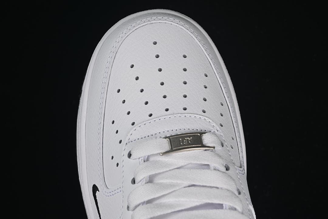 Top view of the perforated toe box and lace dubrae