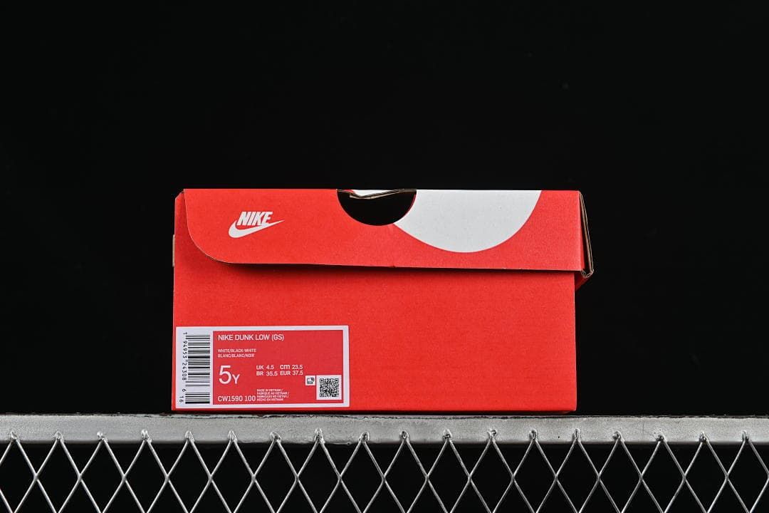 Nike Dunk Low GS shoe box with a visible label identifying style CW1590-100 and sample size 5Y