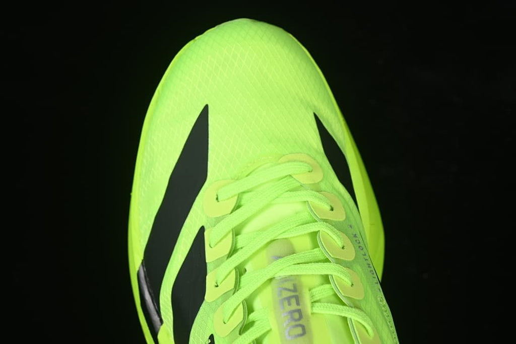 Top view of the shoe toe and lacing