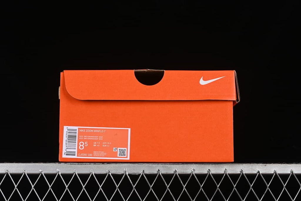 Orange shoe box with a visible Nike Zoom Winflo 7 label and size details