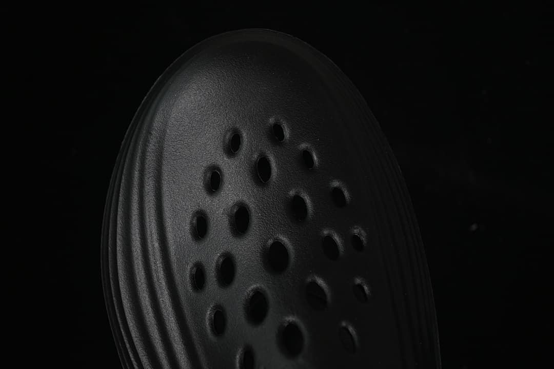 Top view of the perforated toe area