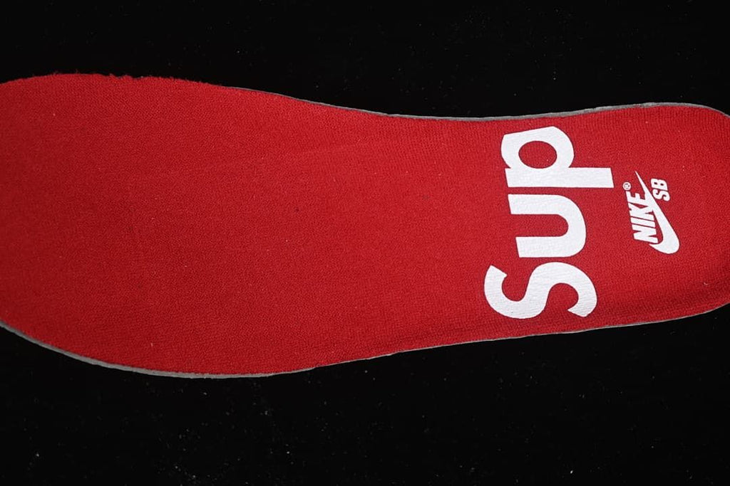 Red insole with Supreme and Nike SB branding