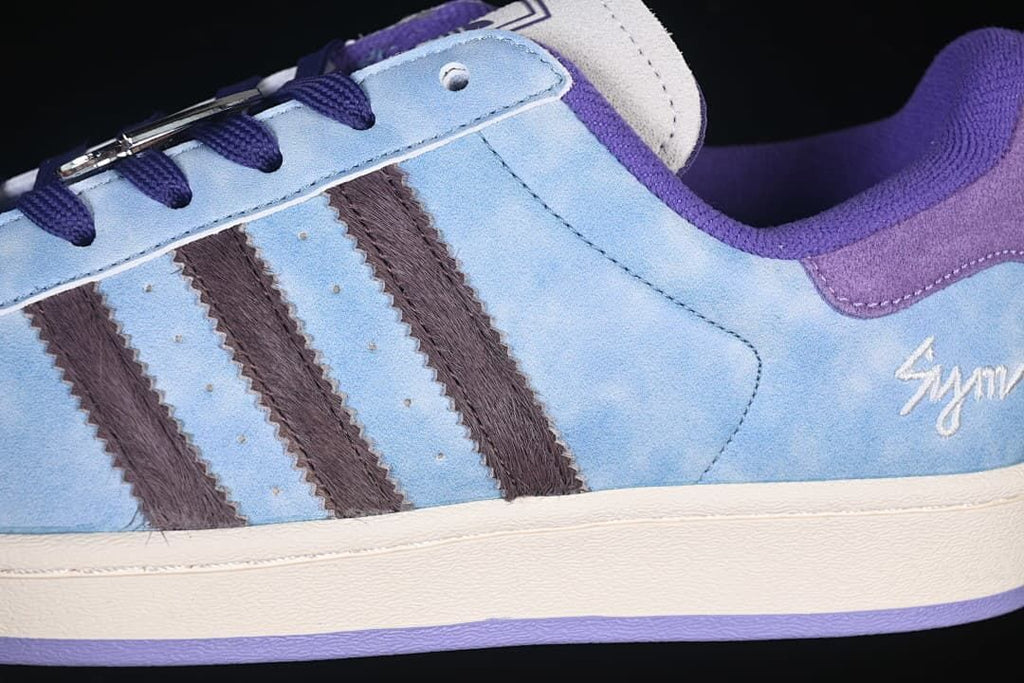 Close-up of the light blue side panels, dark stripes and purple collar