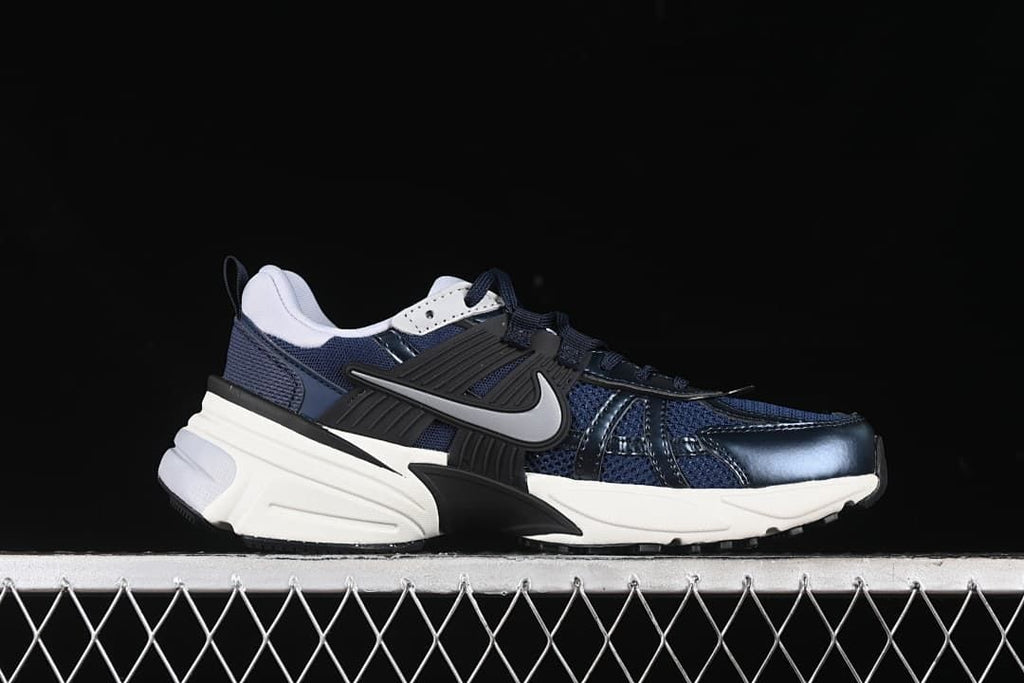 Side profile of the navy sneaker with a sculpted white sole