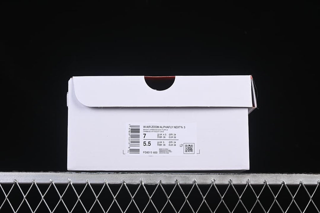 Shoe box label displaying model, color, and sample size information