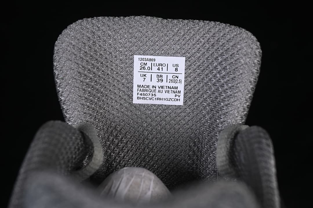 Close-up of the tongue size label, showing EU 41.