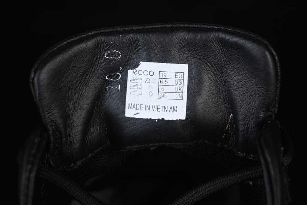 Tongue size label showing EU 39 and other size references