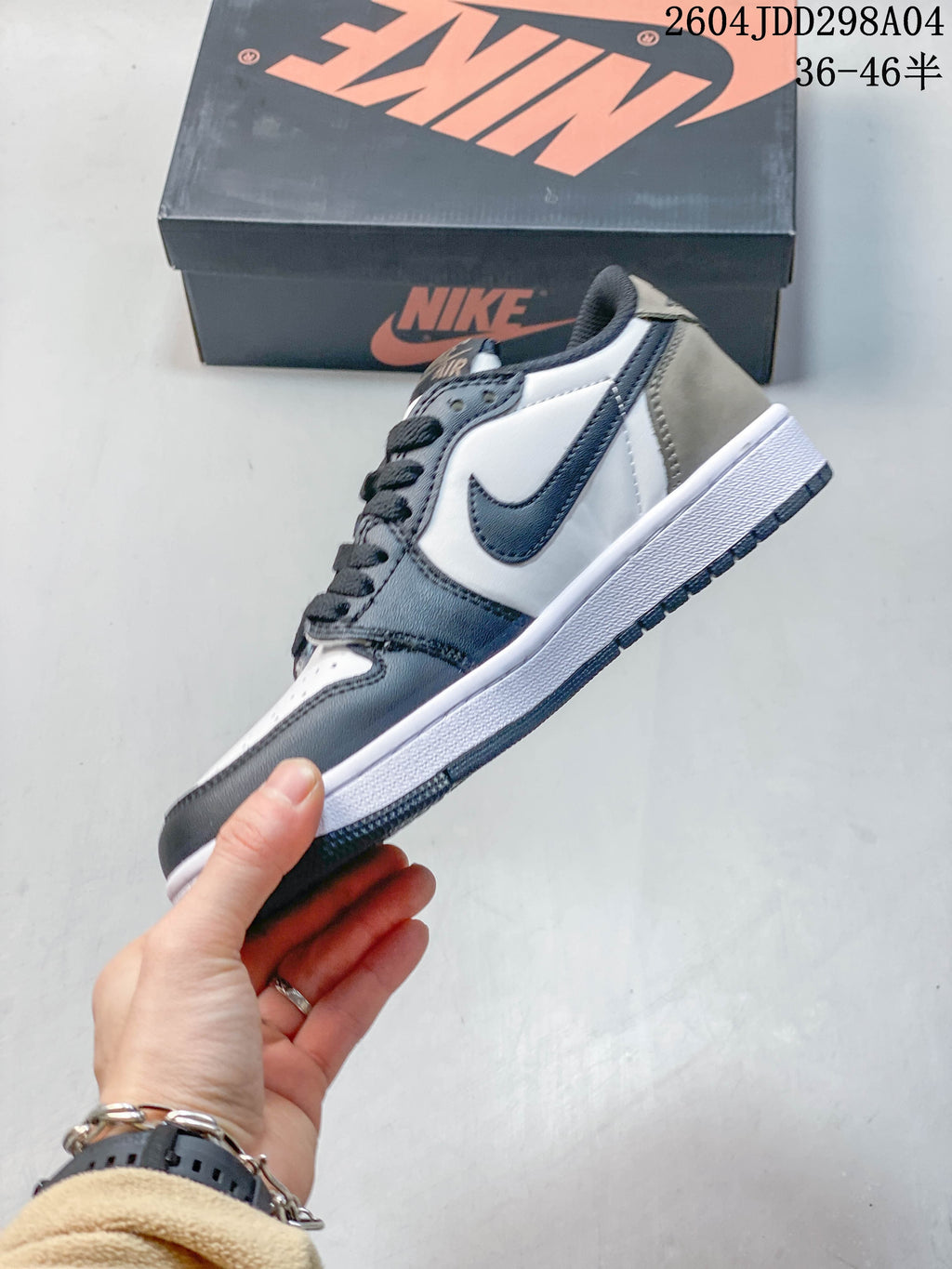 Side profile of the low-top sneaker with a contrasting Swoosh and layered panels