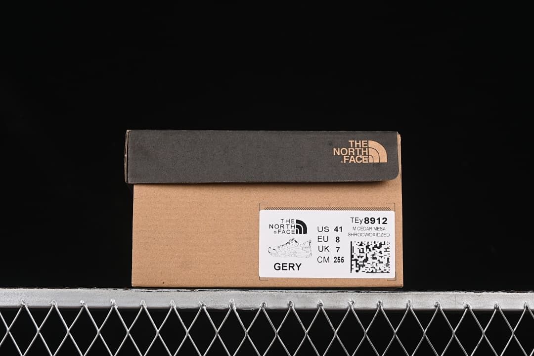 Shoe box label showing model 8912, color GERY, and size US 8, UK 7, EU 41, CM 255