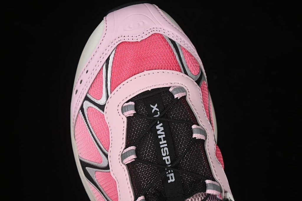 Top view of the pink and black forefoot and tongue