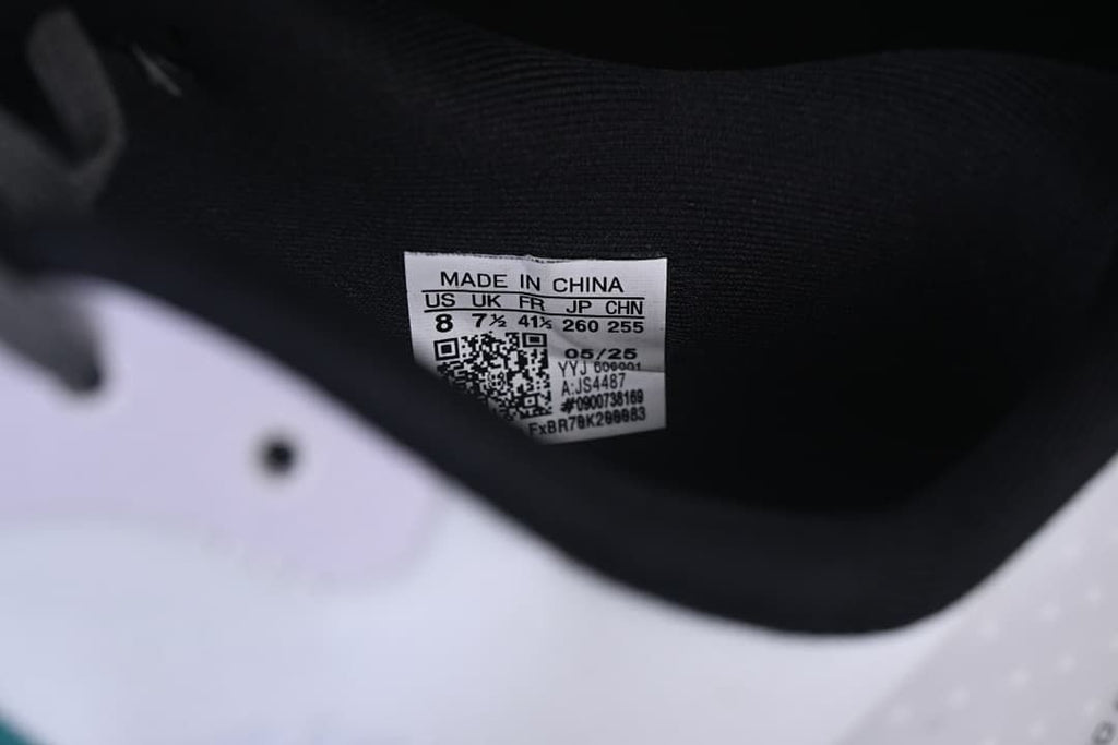 Interior size label showing US 8, UK 7½, FR 41⅓, JP 260, and CHN 255.