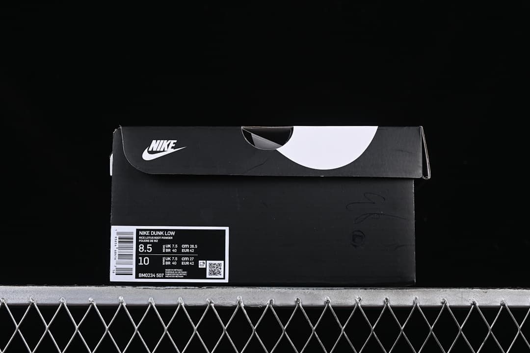 Nike Dunk Low shoebox with a label showing style code BM0234-507 and sample size markings