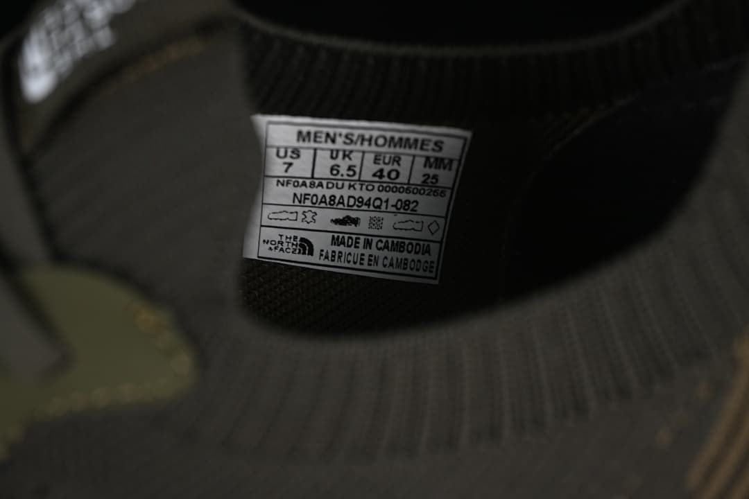 Interior size label showing men's US 7, UK 6.5, EU 40, and 25 cm