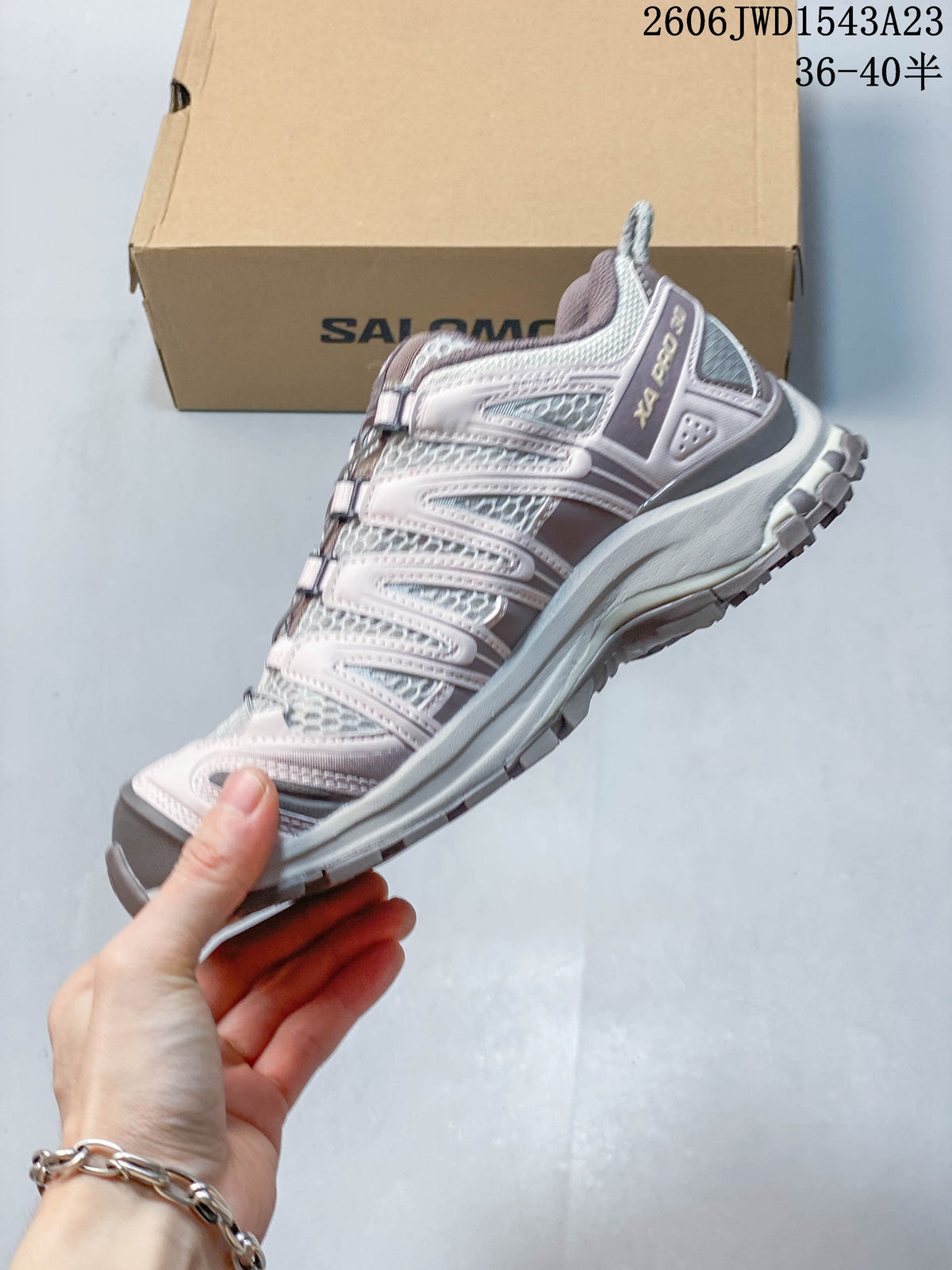 Side profile of a Salomon XA Pro 3D shoe showing its layered upper and outsole; image overlay lists sizes 36–40.5.