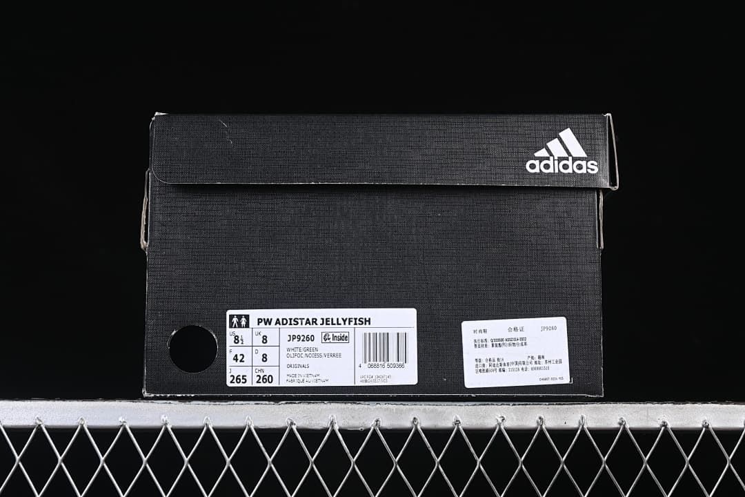 Shoebox label identifying the PW Adistar Jellyfish, style JP9260, and sample size EU 42.
