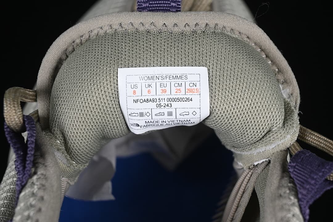 Interior size label showing women's US 8, UK 6, EU 39 and 25 cm.
