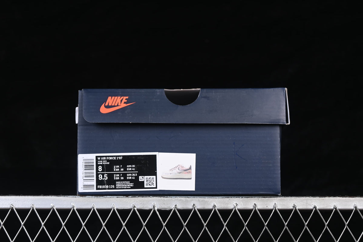 Shoebox label showing Air Force 1 '07, color description, and sample sizes