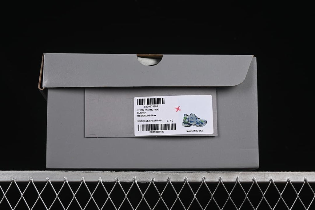 Gray shoe box with a label showing Runner and style code W3RMU 9043