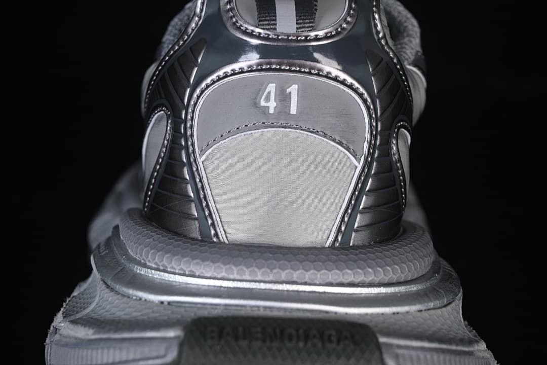 Rear view showing the heel panel and size 41 marking.