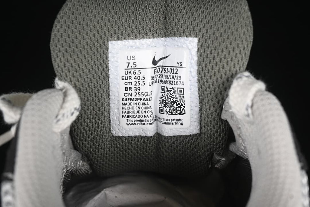 Tongue size label showing US 7.5, EU 40.5 and style code FD0791-012.