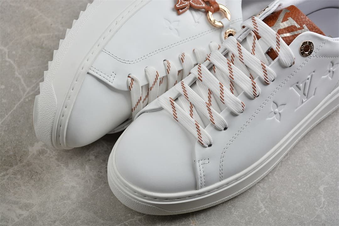 Close-up of the white toe and striped lace detailing