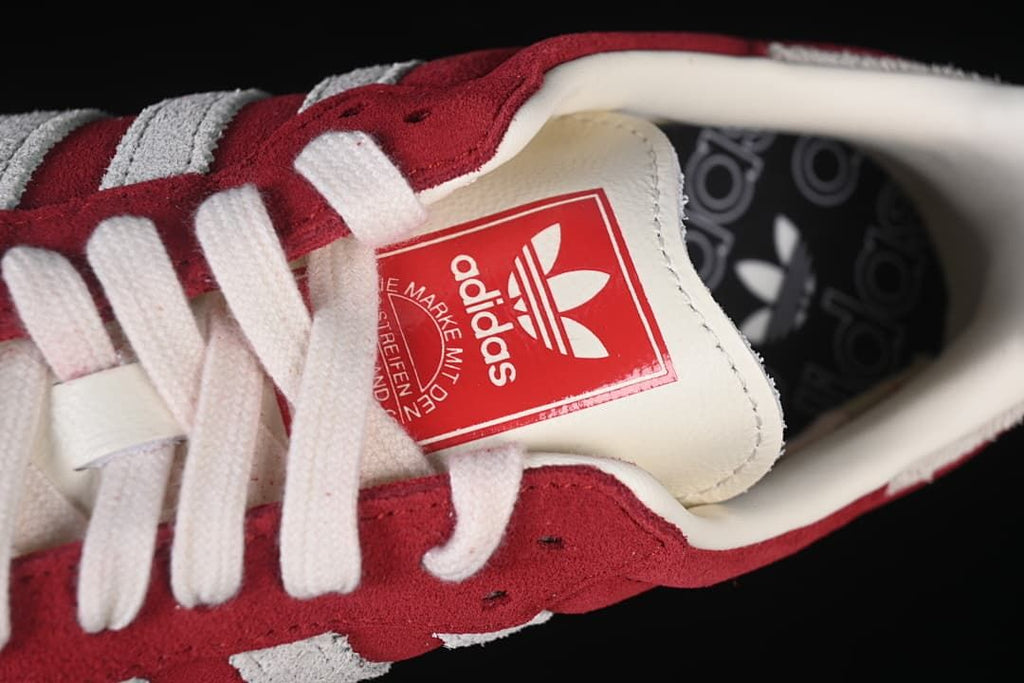 Close-up of the tongue label and white laces
