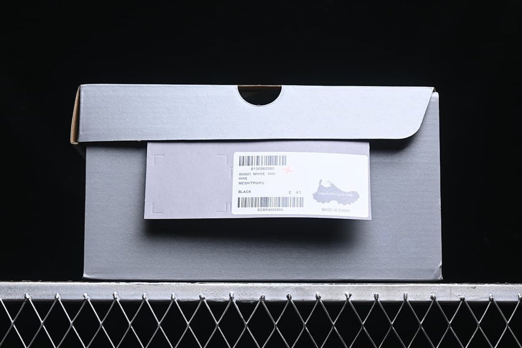 Shoe box label identifying the black Hike model and sample size EU 41.