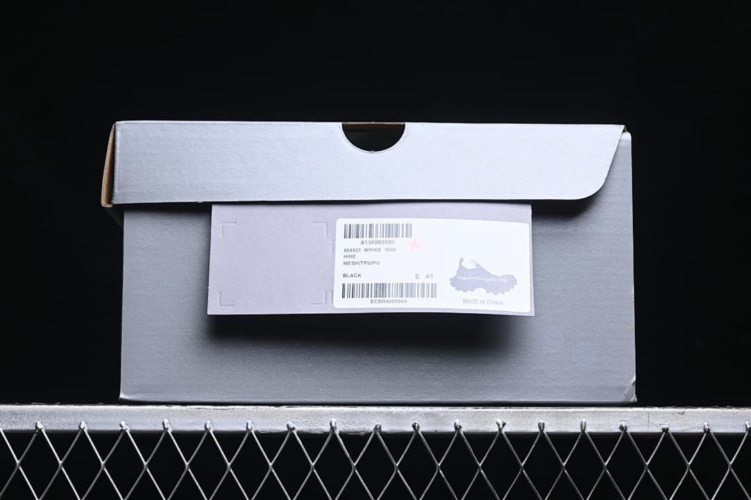 Shoe box label identifying the black Hike model and sample size EU 41.