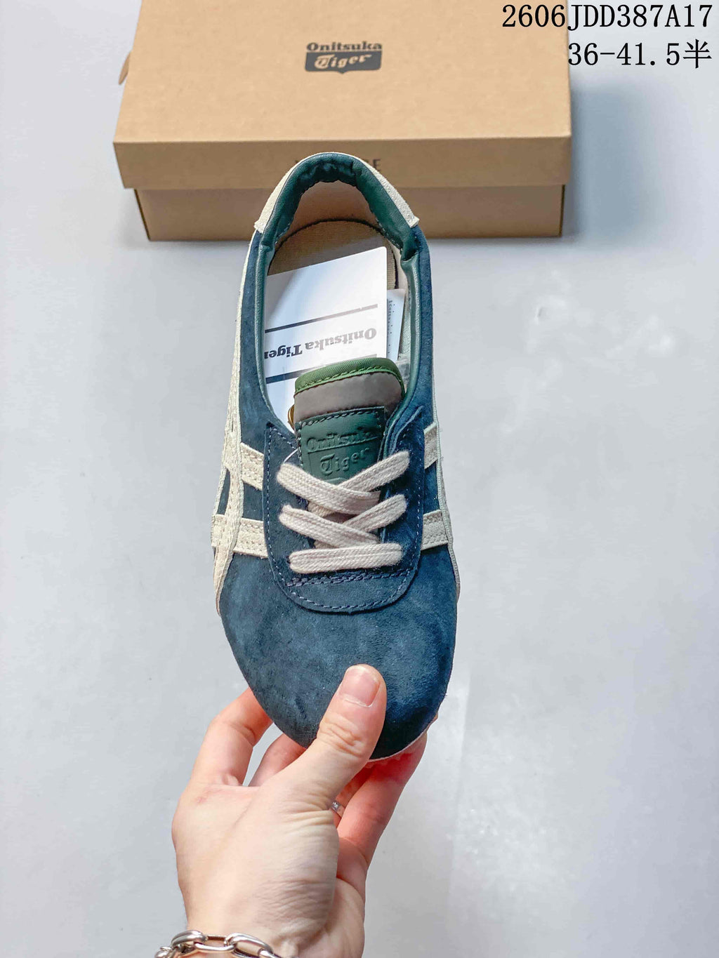 Top view of a blue lace-up sneaker with cream laces and side stripes; overlay shows size range 36–41.5.