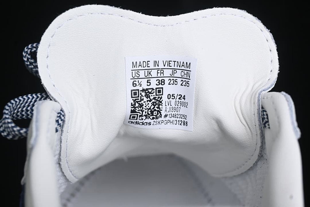 Tongue label showing a photographed sample marked EU 38, UK 5, and US 6.5.