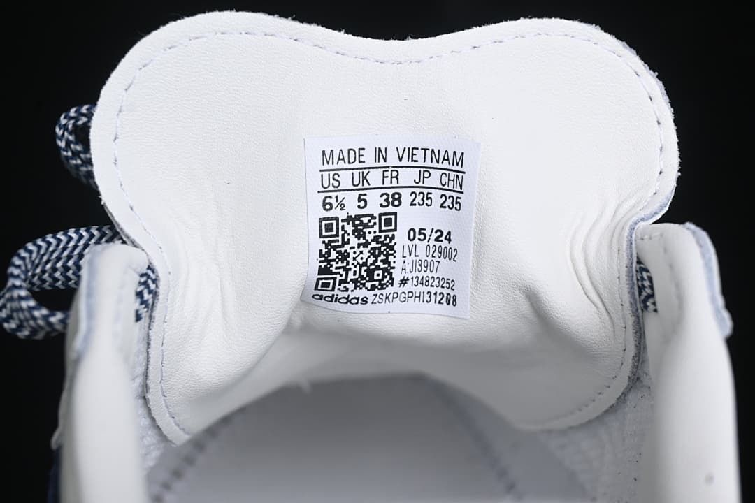 Tongue label showing a photographed sample marked EU 38, UK 5, and US 6.5.