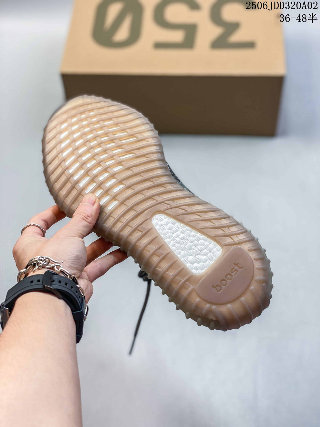 Underside of a sneaker showing a translucent ribbed sole and central textured insert; image overlay states 36–48.5.