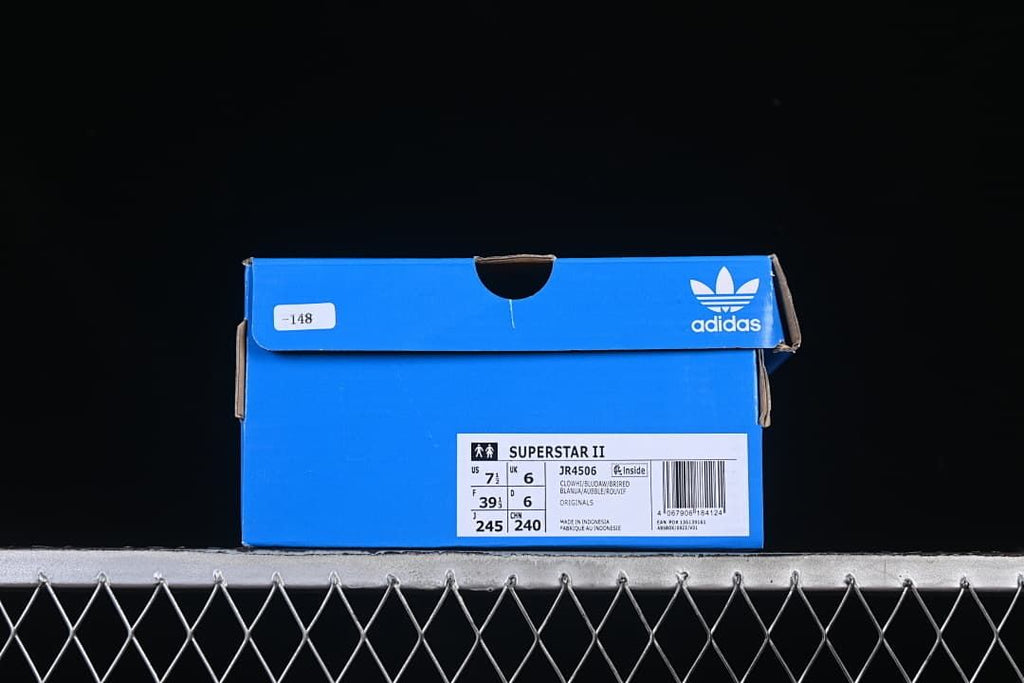 Shoebox label showing Superstar II, style code JR4506, and sample size conversions.